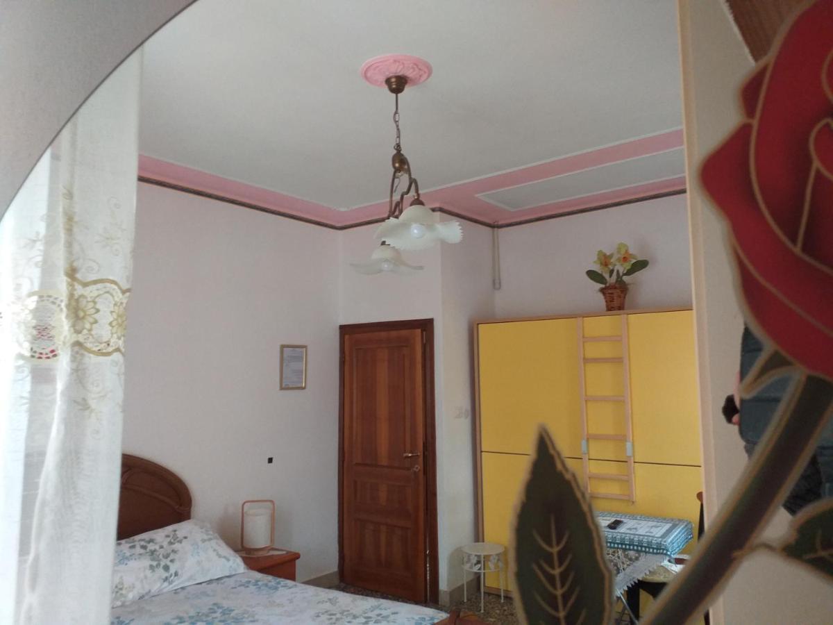 La Rosa Rossa Bed & Breakfast *